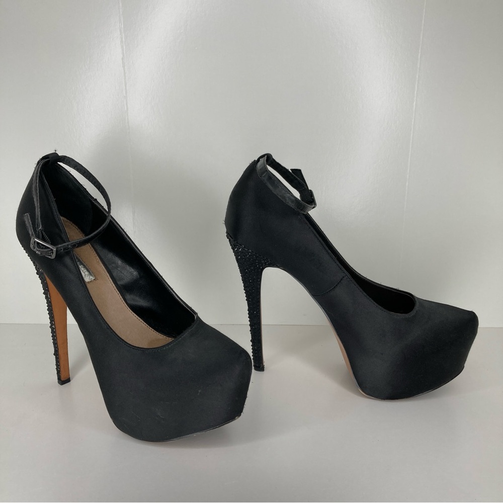 H by Halston Hilary black rhinestone heels size 8.5